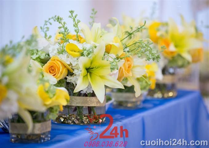 Dịch vụ cưới hỏi 24h trọn vẹn ngày vui chuyên trang trí nhà đám cưới hỏi và nhà hàng tiệc cưới | Hoa để bàn 17